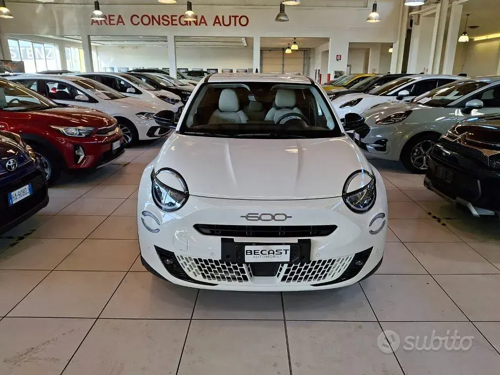 Usata Fiat 600 La Prima 101 CV (74 kW) 2025 Bianco pastello SUV