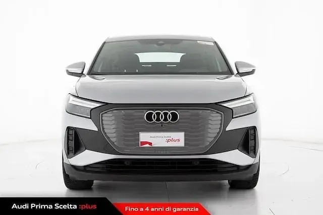 Usata Audi Q4 e-tron Business 125 kW (170 CV) 2022 Argento floret metallizzato SUV