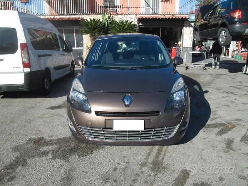 Marrone Usata 2010 Renault Scénic III Dynamique Monovolume | 5999 € (Molto cara) - Immagine 1/4