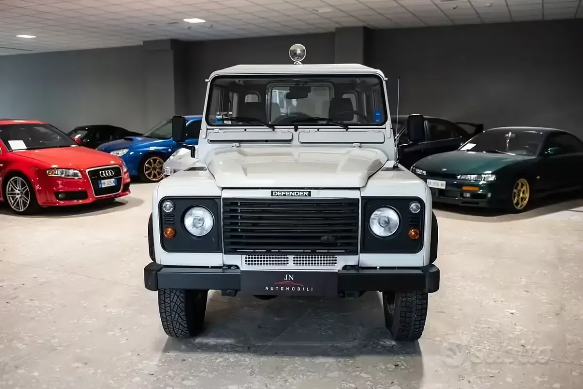 Usata Land Rover Defender 122 CV (89 kW) 2000 Bianco Station wagon