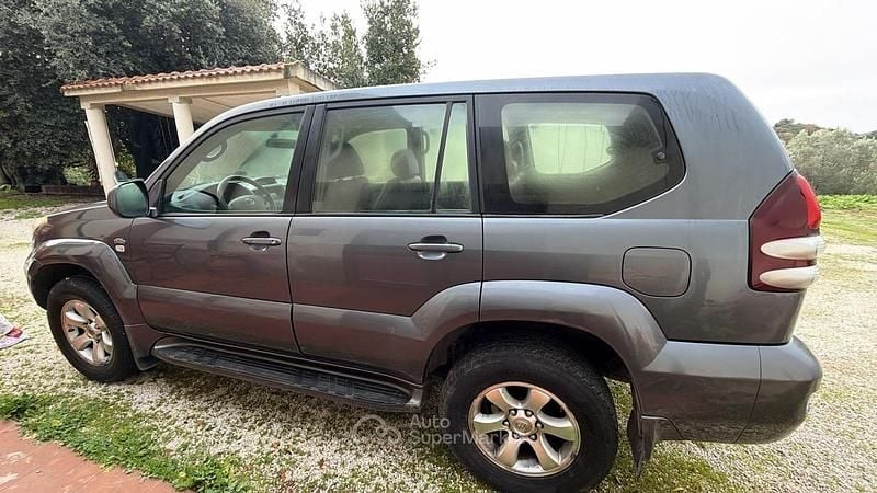 Usata Toyota Land Cruiser 166 CV (122 kW) 2005 Gray SUV