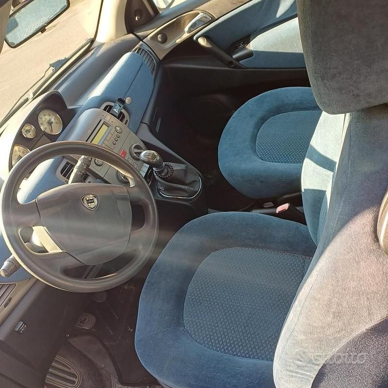 Usata Lancia Ypsilon 60 CV (44 kW) 2006 Utilitaria