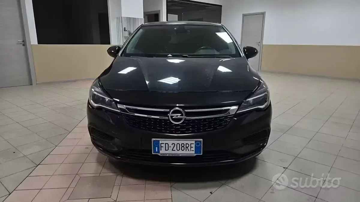 Usata Opel Astra Innovation 110 CV (80 kW) 2016 Nero Berlina