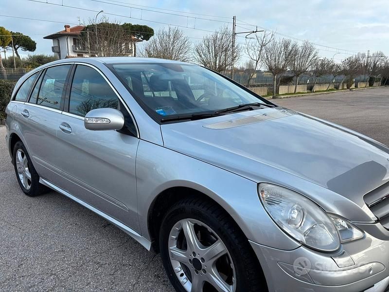Usata Mercedes R320 Premium 224 CV (164 kW) 2008 Grigio Monovolume
