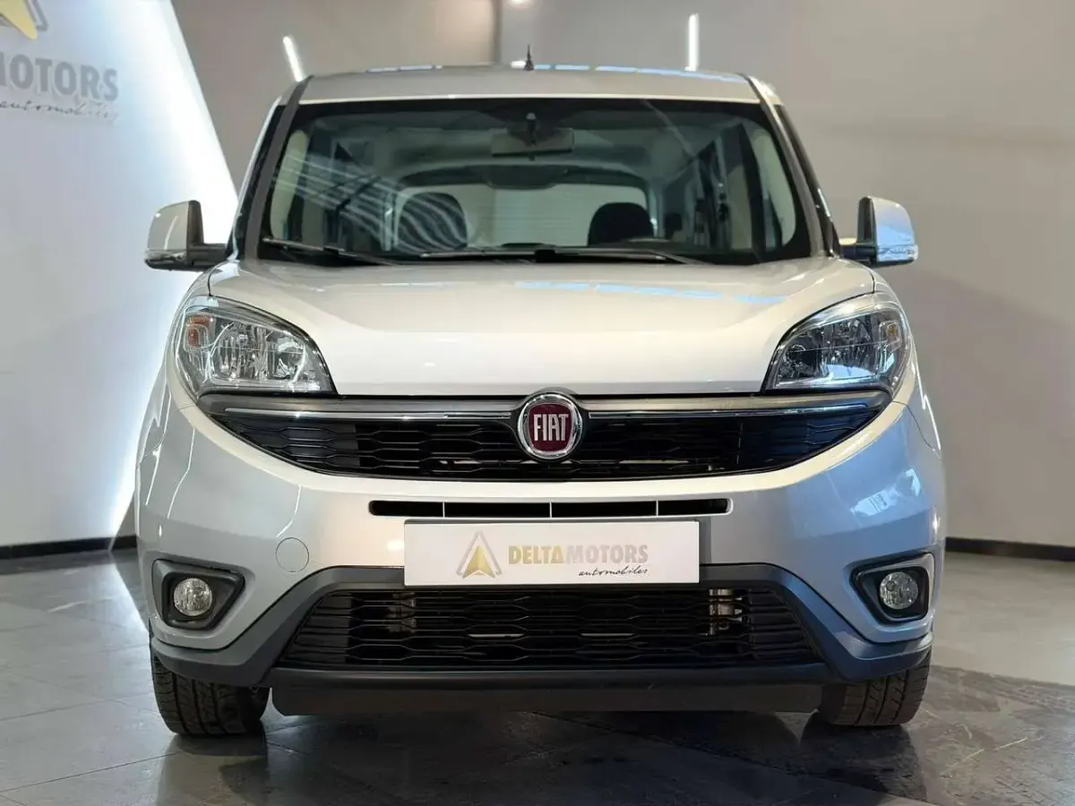 Usata Fiat Doblò Lounge 95 CV (69 kW) 2018 Grigio Monovolume