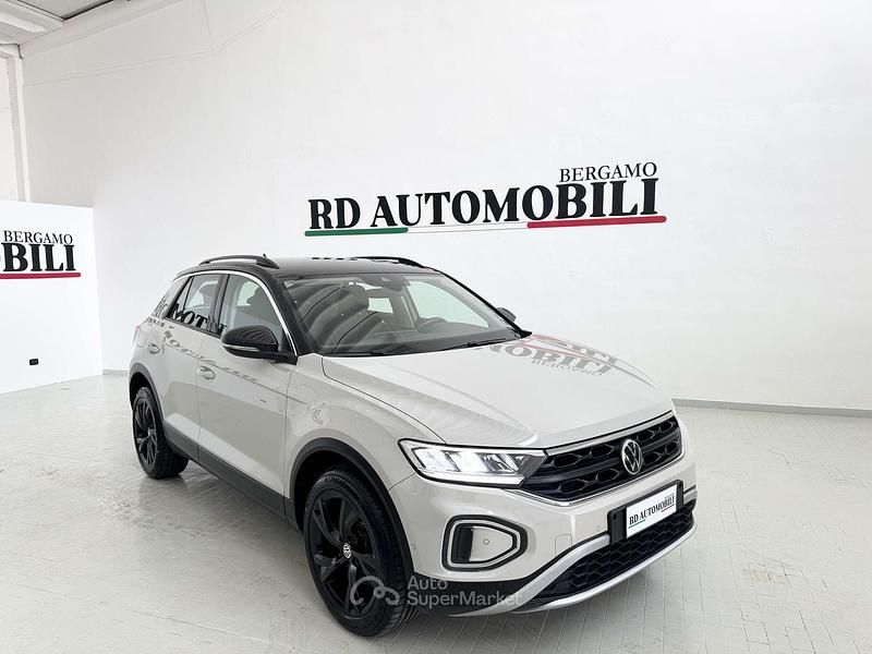 Usata VW T-Roc Advance 150 CV (110 kW) 2022 Samosbeige metallizzato SUV