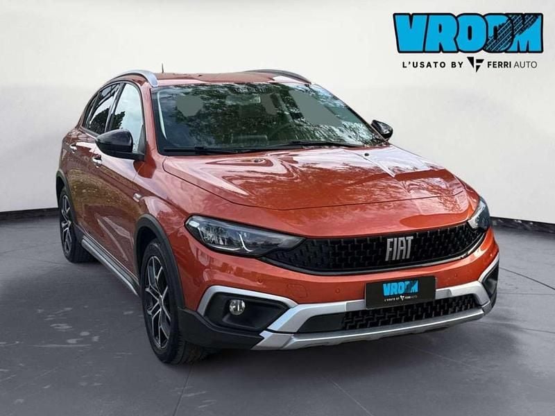 Usata Fiat Tipo Cross 101 CV (74 kW) 2021 Arancione Berlina