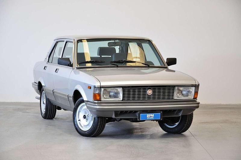 Argento Usata 1982 Fiat Argenta Tre volumi | 7800 € - Immagine 1/4