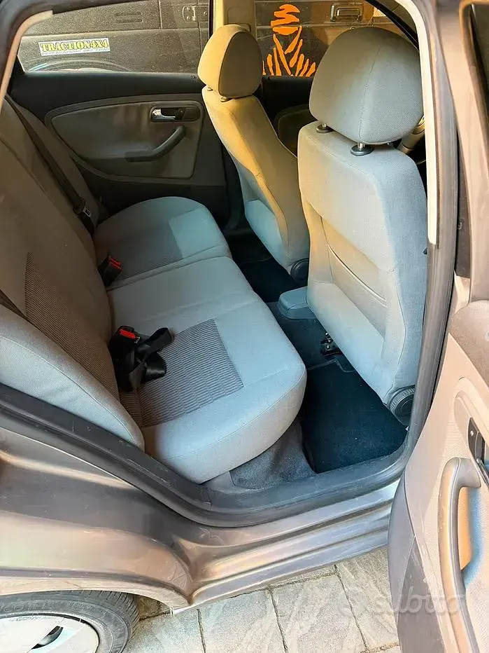Usata Seat Ibiza 75 CV (55 kW) 2002 Grigio Utilitaria