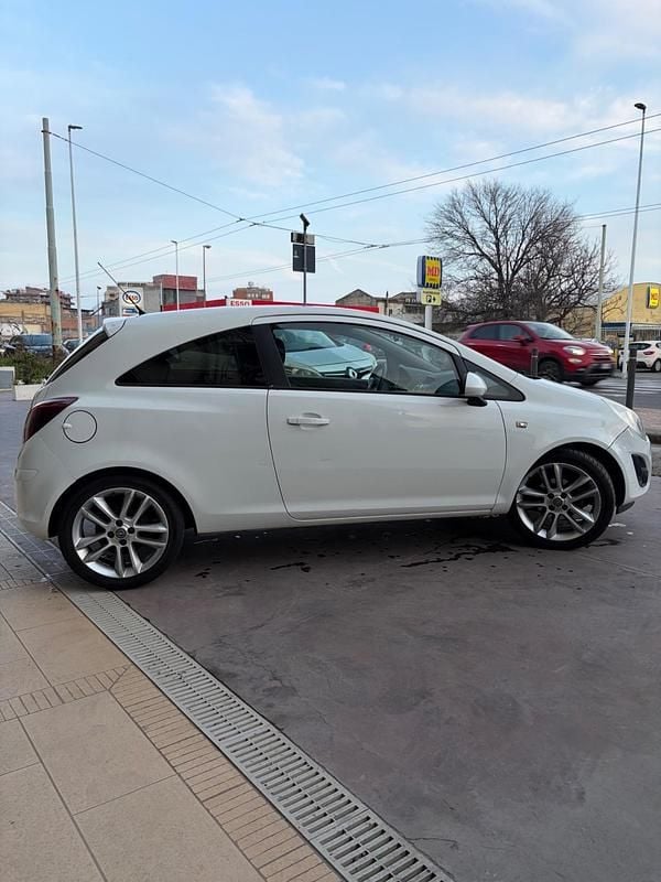 Usata Opel Corsa 75 CV (55 kW) 2012 Bianco Utilitaria