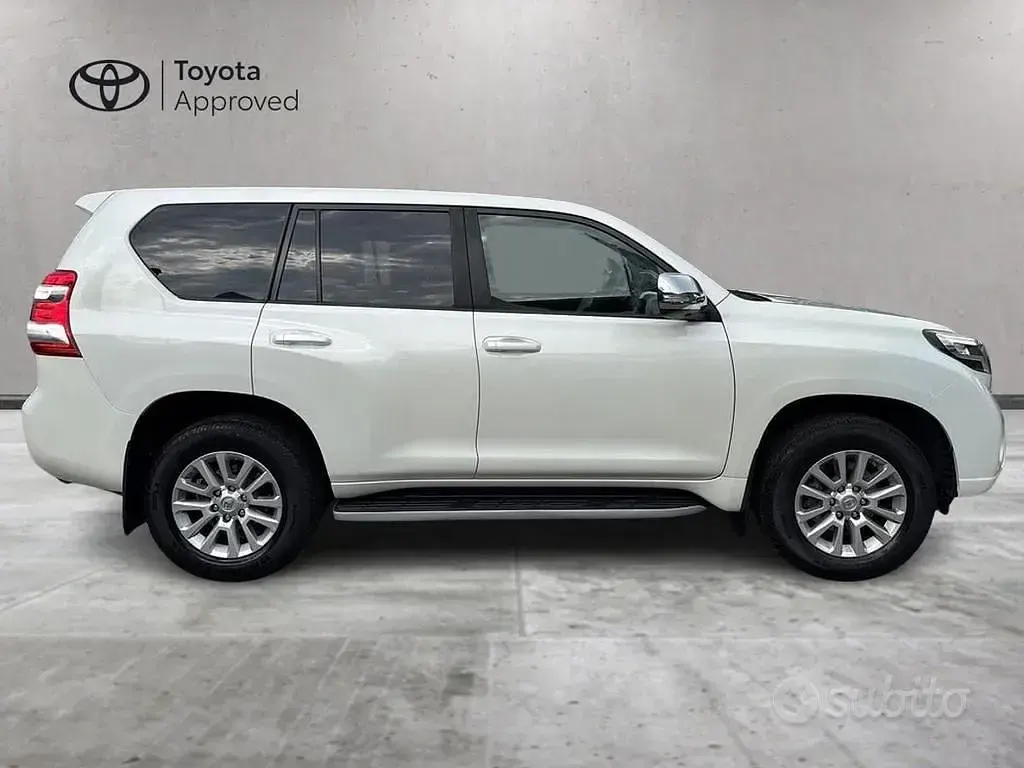 Usata Toyota Land Cruiser Style 190 CV (139 kW) 2014 Pearl white SUV