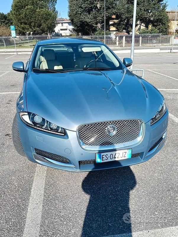Usata Jaguar XF 204 CV (150 kW) 2013 Grigio Berlina