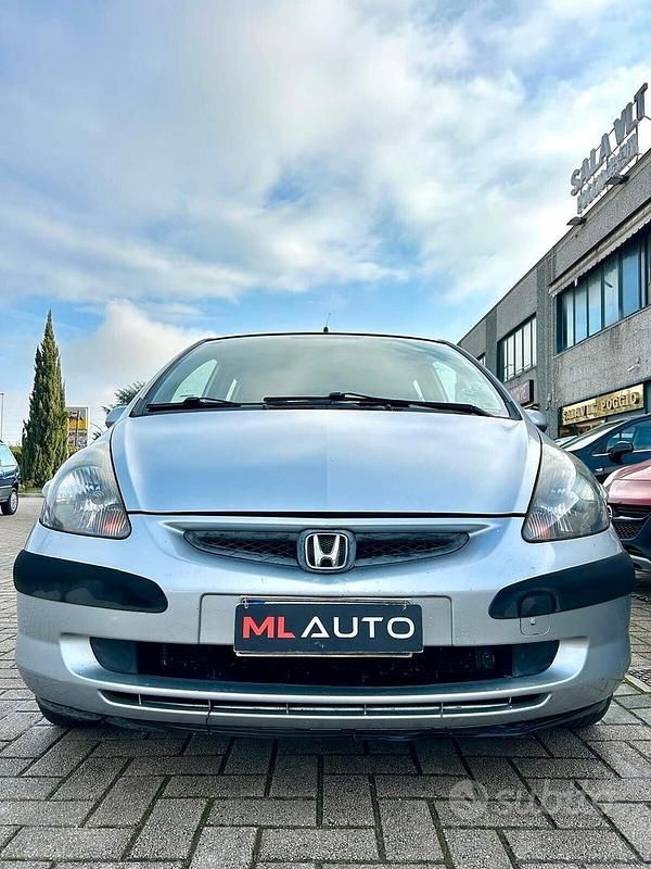 Usata Honda Jazz LS 77 CV (56 kW) 2004 Grigio Utilitaria