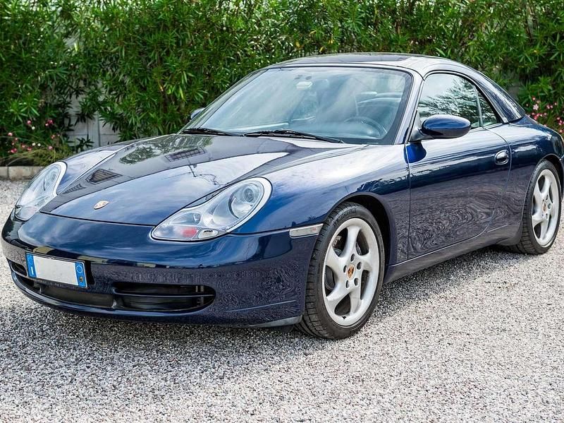Usata Porsche 911 Carrera Cabriolet 300 CV (220 kW) 2001 Lapis blue metallic Cabrio