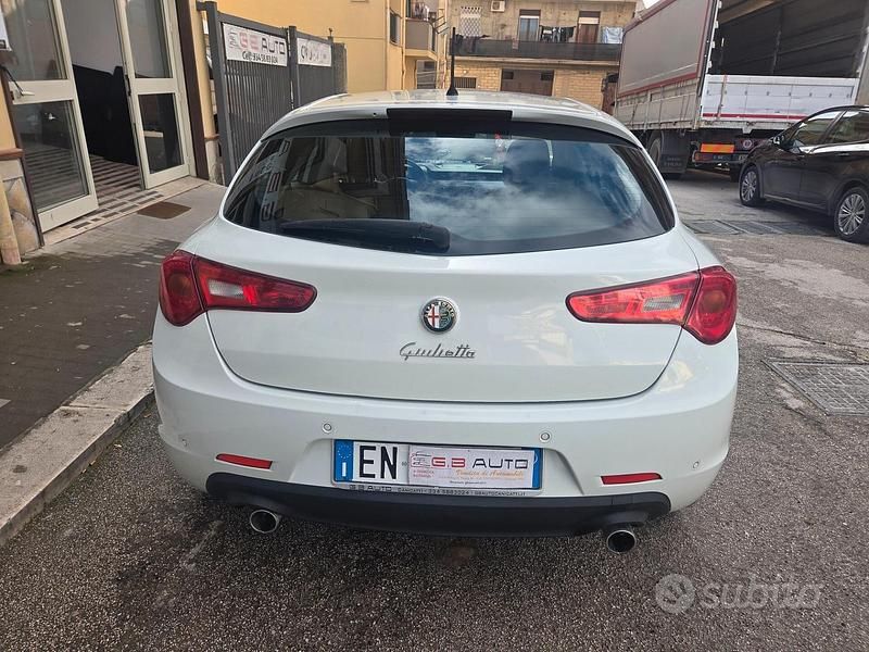 Usata Alfa Romeo Giulietta 140 CV (102 kW) 2012 Bianco Berlina