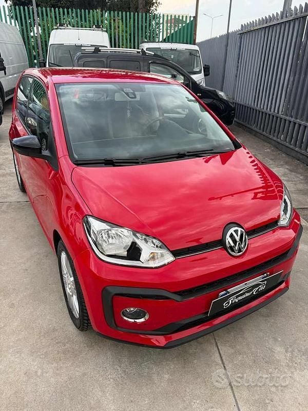 Usata VW up! high up! 90 CV (66 kW) 2017 Rosso Utilitaria