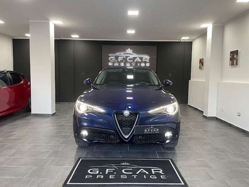 Blu/azzurro Usata 2019 Alfa Romeo Stelvio Lusso SUV | 21.999 € (Super prezzo) - Immagine 1/4