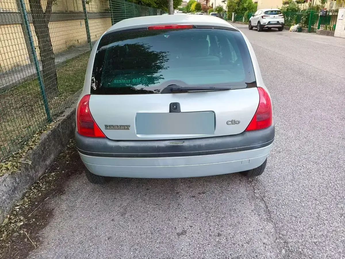 Usata Renault Clio 58 CV (42 kW) 2000 Grigio Berlina