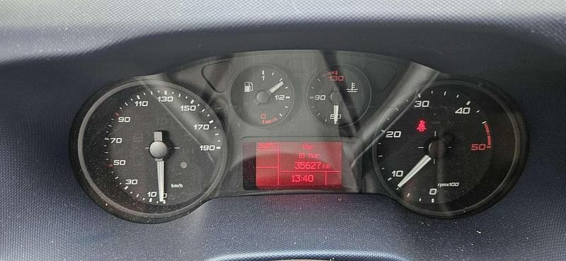 Usata Iveco Daily 140 CV (102 kW) 2017 Blu/azzurro Furgone