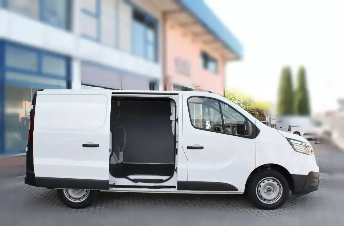 Usata Renault Trafic 110 CV (80 kW) 2024 Bianco ghiaccio Monovolume
