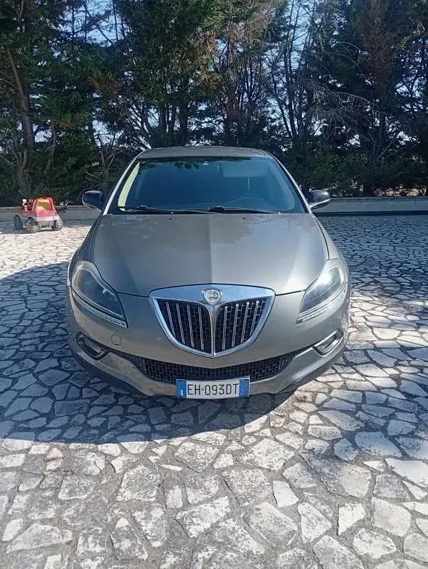Usata Lancia Delta 120 CV (88 kW) 2011 Utilitaria