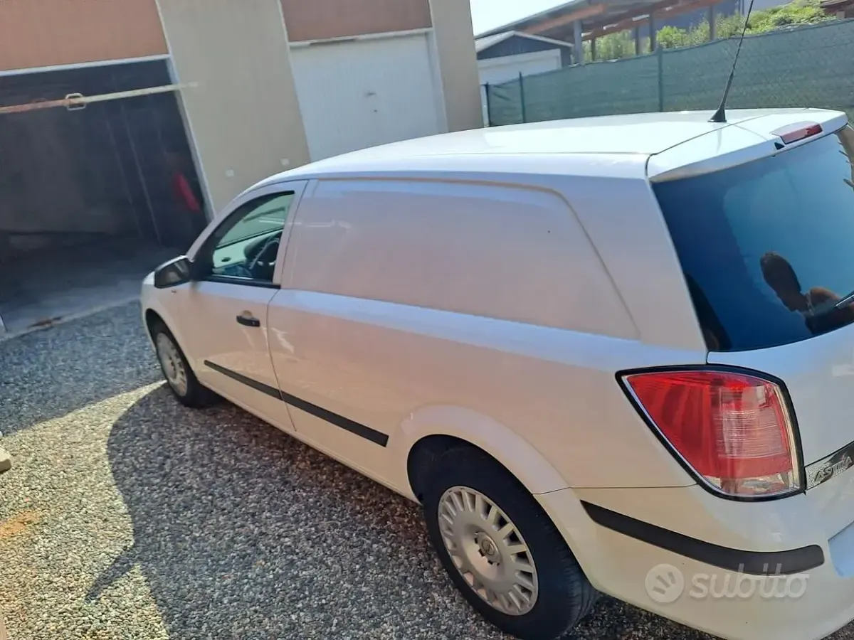 Usata Opel Astra 90 CV (66 kW) 2007 Bianco Furgone