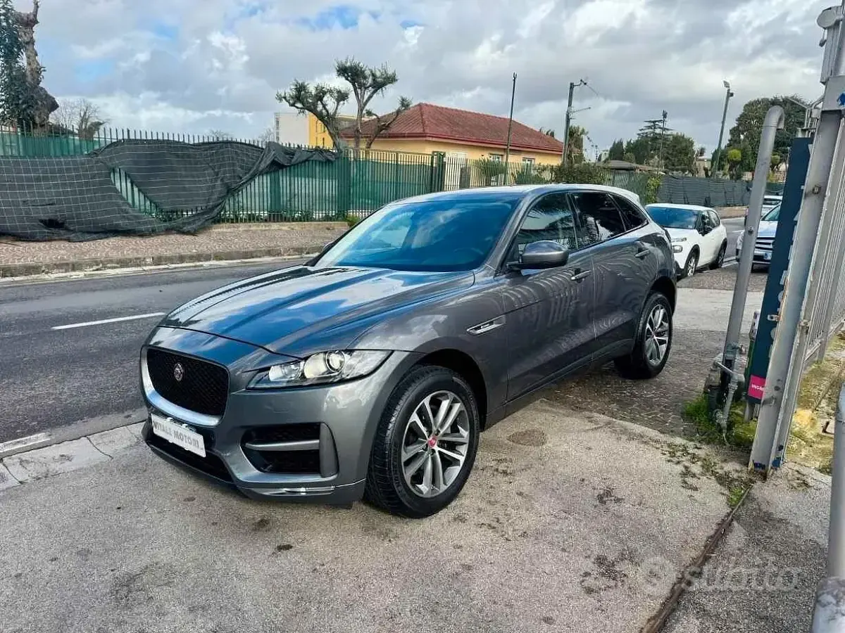 Usata Jaguar F-Pace R-Sport 180 CV (132 kW) 2016 Grigio SUV