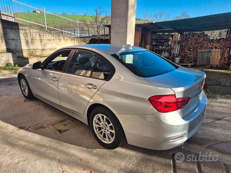Usata BMW 318 2016 Grigio Berlina