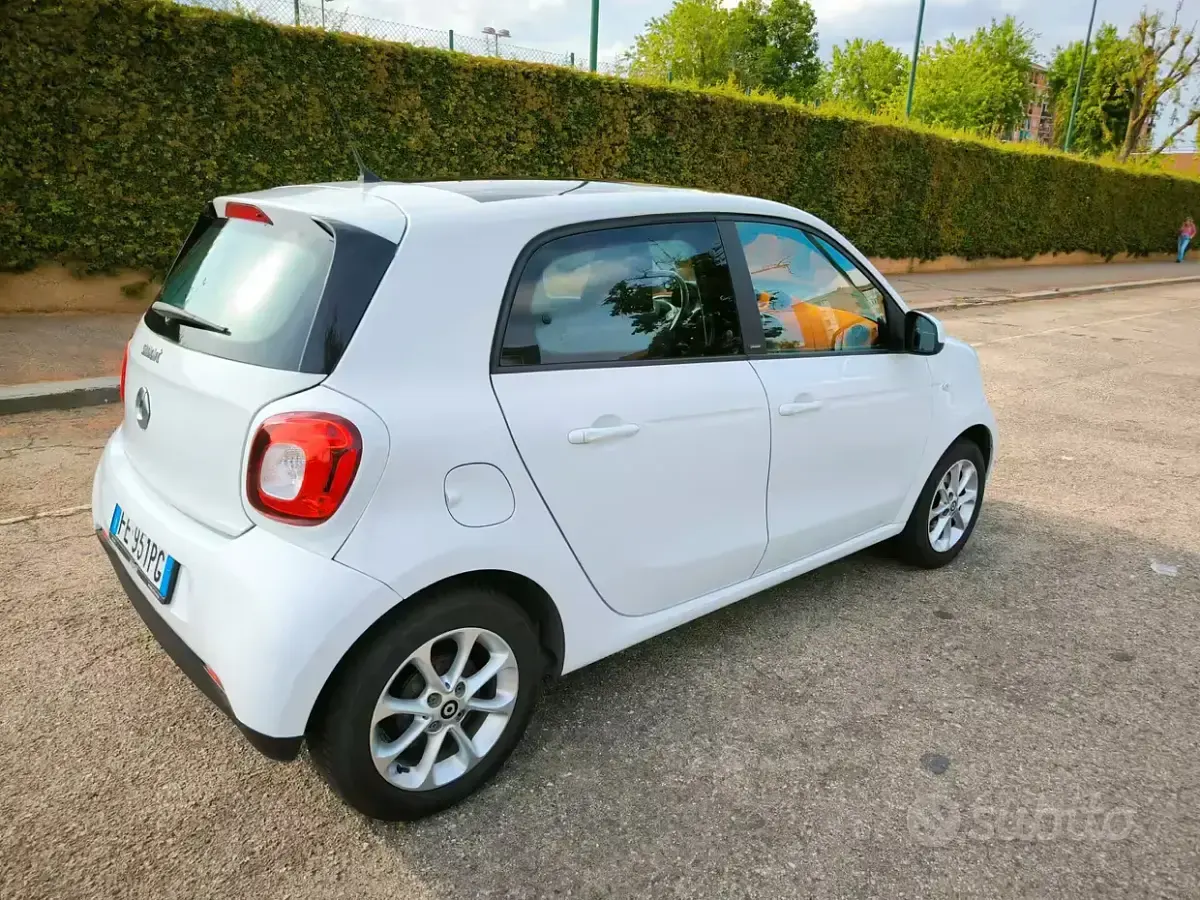 Usata Smart ForFour Passion 71 CV (52 kW) 2015 Bianco Utilitaria