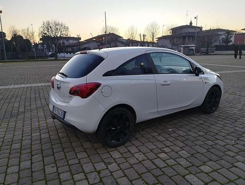 Usata Opel Corsa 90 CV (66 kW) 2016 Bianco Berlina