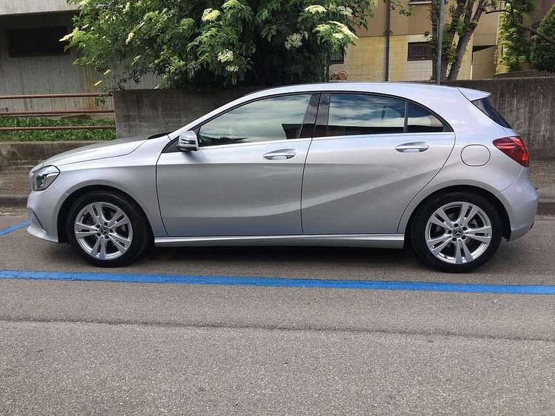 Usata Mercedes A200 136 CV (100 kW) 2018 Argento Monovolume