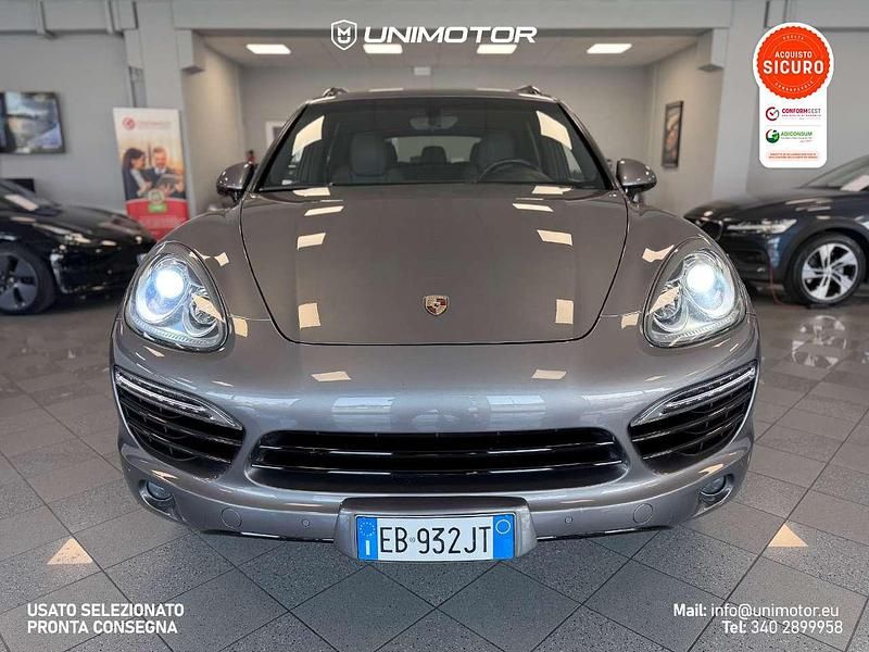 Usata Porsche Cayenne 239 CV (175 kW) 2010 Grigio SUV