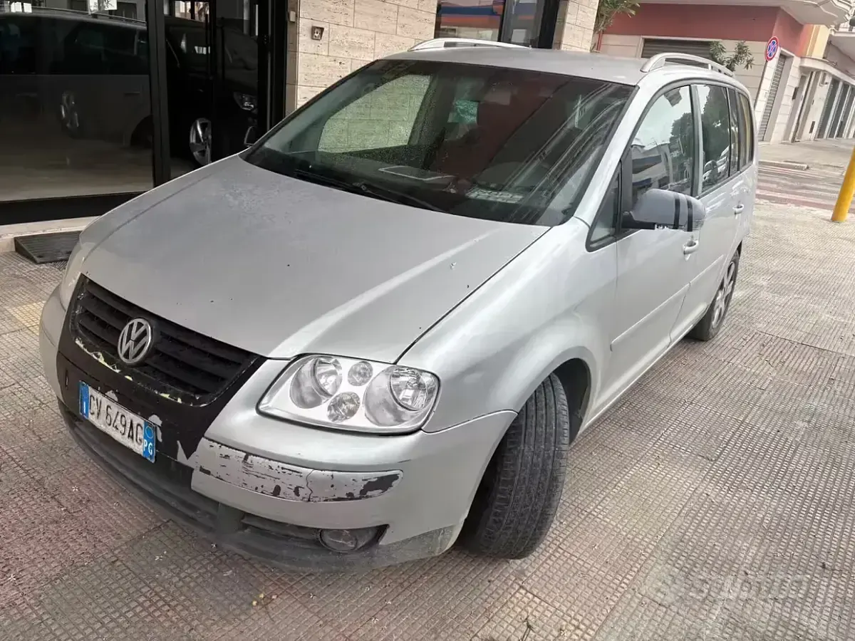 Usata VW Touran 105 CV (77 kW) 2005 Grigio Monovolume