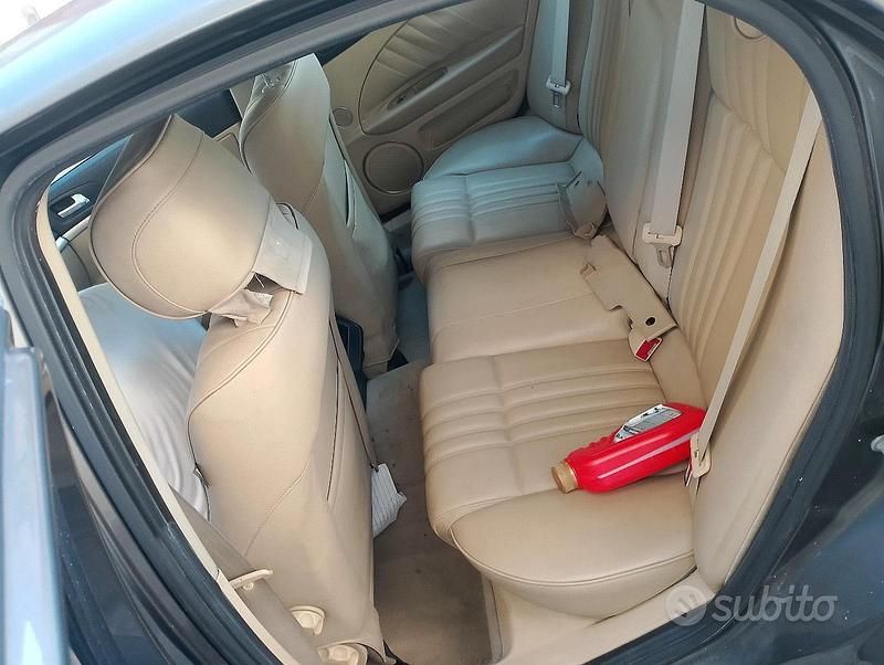 Käytetty Alfa Romeo 159 150 HP (110 kW) 2006 Harmaa Sedan