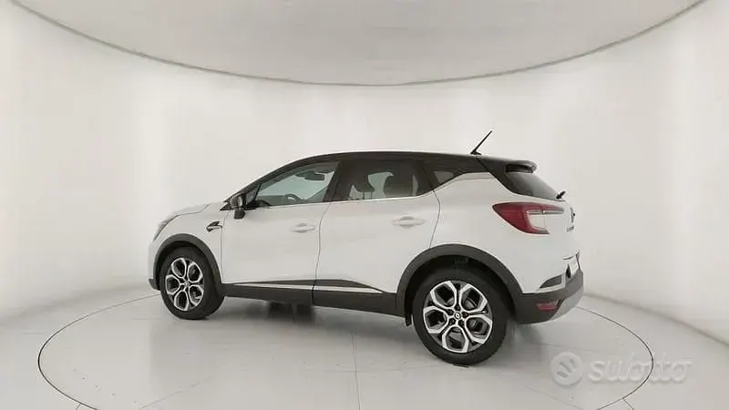 Usata Renault Captur Techno 101 CV (74 kW) 2022 Bianco SUV