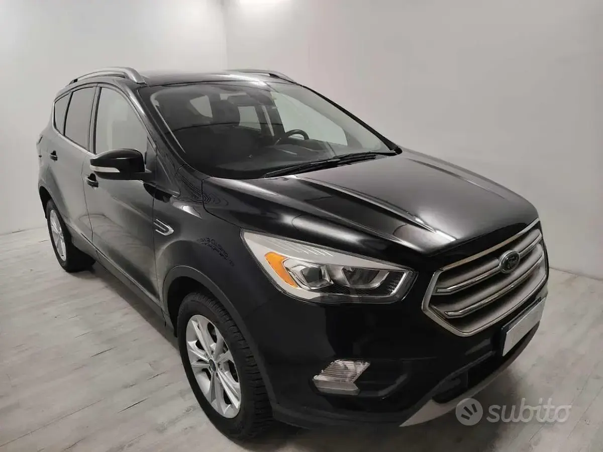 Usata Ford Kuga Titanium 120 CV (88 kW) 2017 Nero SUV