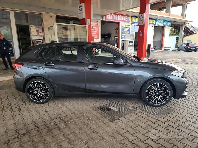 Usata BMW 116 Sport Line 116 CV (85 kW) 2020 Grigio Utilitaria