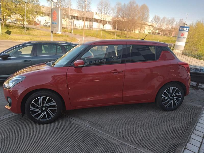 Usata Suzuki Swift 82 CV (60 kW) 2023 Rosso Utilitaria