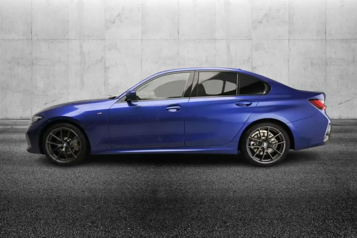 Usata BMW 330 M Sport 286 CV (210 kW) 2024 Blu/azzurro Berlina