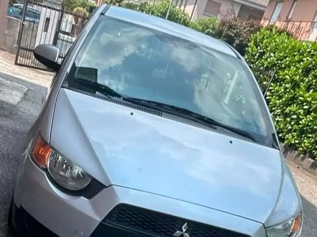 Usata Mitsubishi Colt 75 CV (55 kW) 2009 Grigio Utilitaria