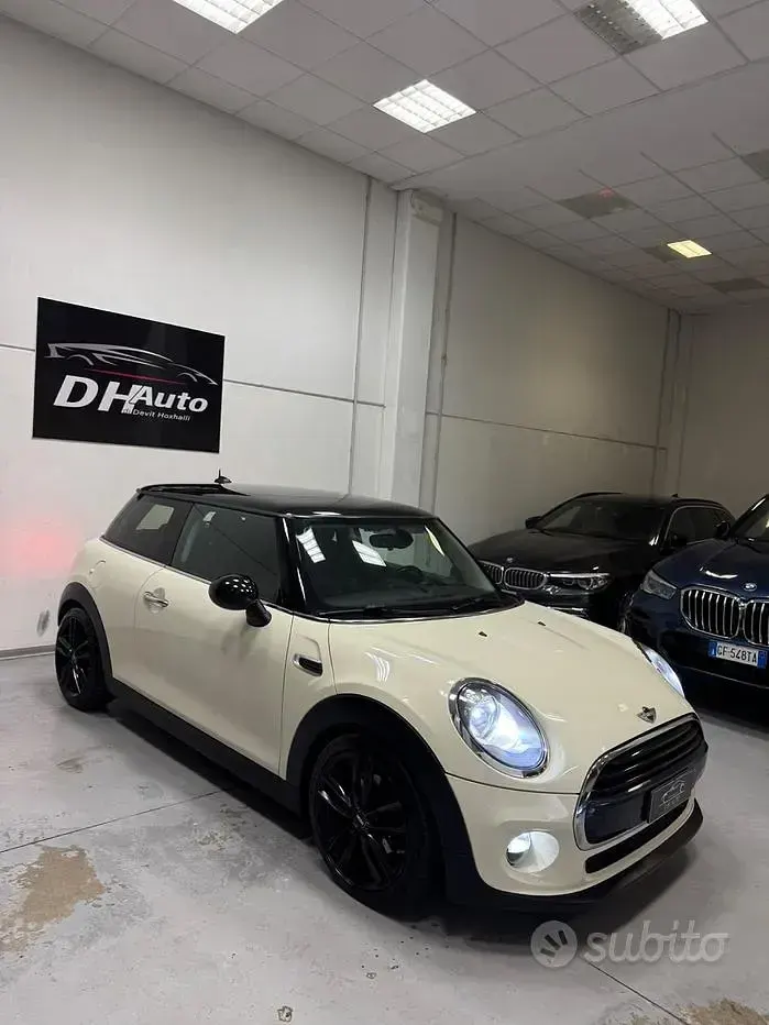 Usata Mini Cooper D 116 CV (85 kW) 2017 Beige Utilitaria