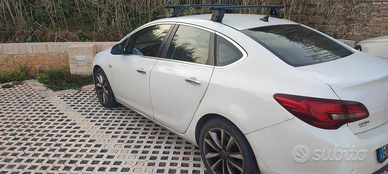 Usata Opel Astra Cosmo 2013 Bianco Berlina