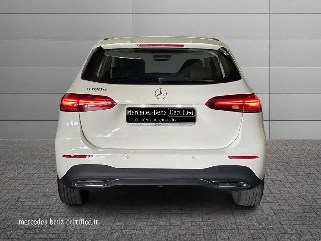 Usata Mercedes B180 Advanced Plus 116 CV (85 kW) 2023 Bianco polare Utilitaria