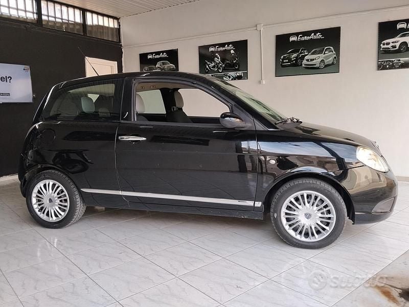 Usata Lancia Ypsilon 90 CV (66 kW) 2007 Nero Utilitaria
