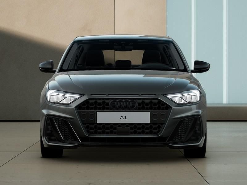 Nuova Audi A1 Sportback Ambiente 116 CV (85 kW) 2026 Grigio chronos metallizzato nero mito me Utilitaria
