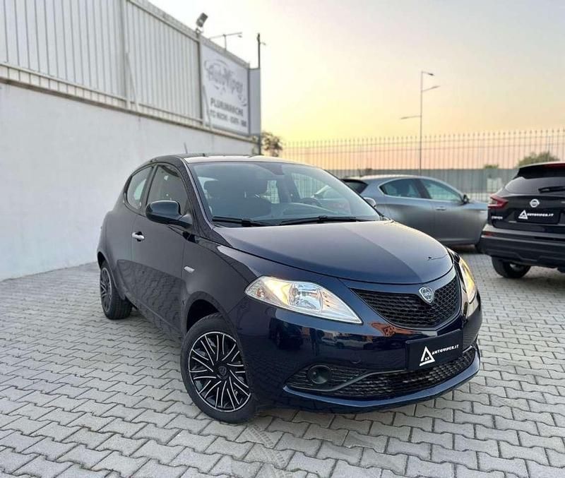 Blu metallizzato Usata 2020 Lancia Ypsilon Gold Due volumi | 10.790 € (Buon prezzo) - Immagine 1/4