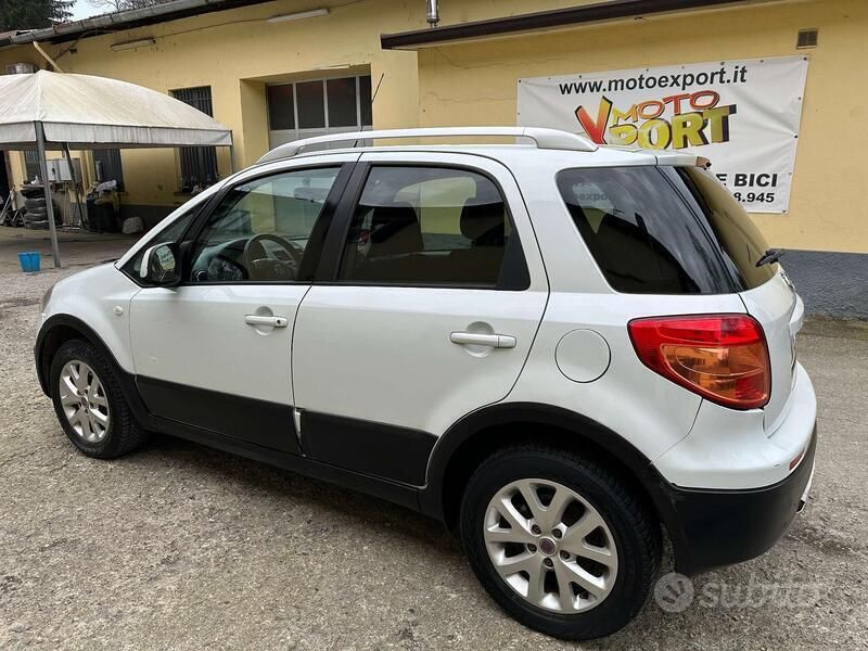 Usata Fiat Sedici 120 CV (88 kW) 2009 Bianco SUV