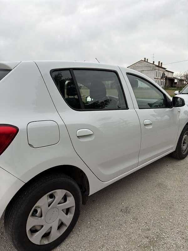 Usata Dacia Sandero Lauréate 73 CV (53 kW) 2016 Bianco Utilitaria