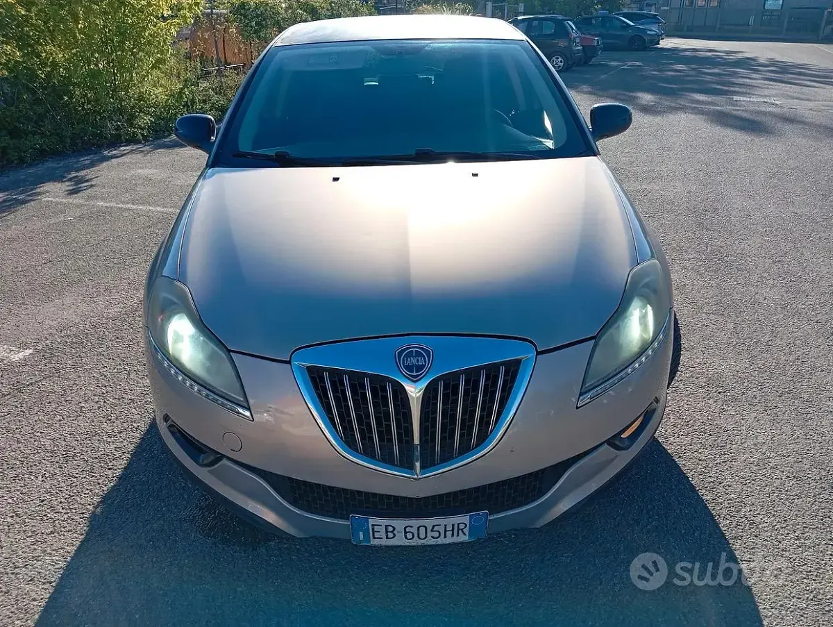 Usata Lancia Delta 120 CV (88 kW) 2010 Viola Utilitaria