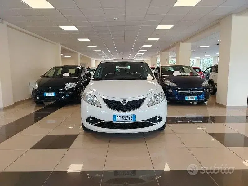 Usata Lancia Ypsilon Gold 95 CV (69 kW) 2016 Bianco Utilitaria